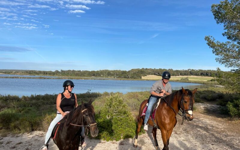 Reiten auf Mallorca - mit Reitgästen bei den Salzseen